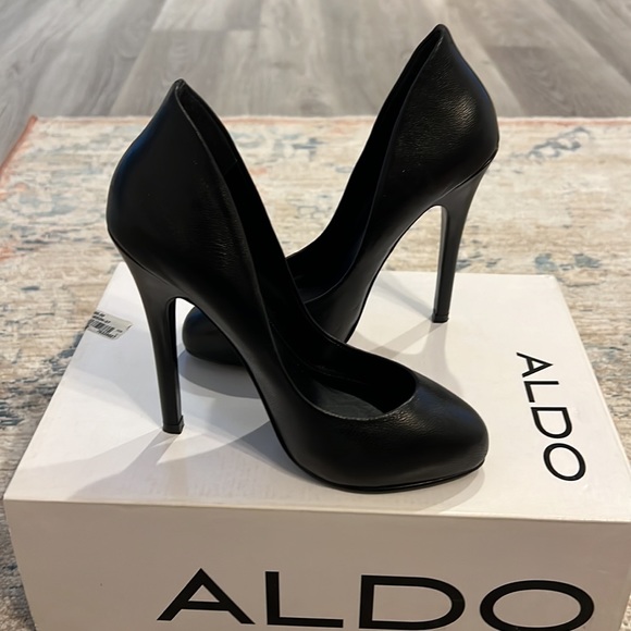 All Black ALDO Heels - Picture 3 of 12